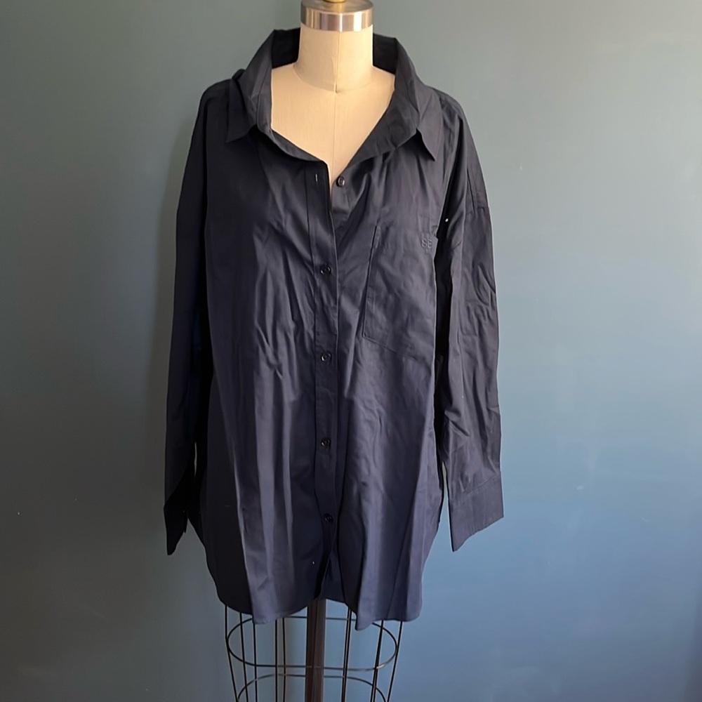 Set Active Navy button up.